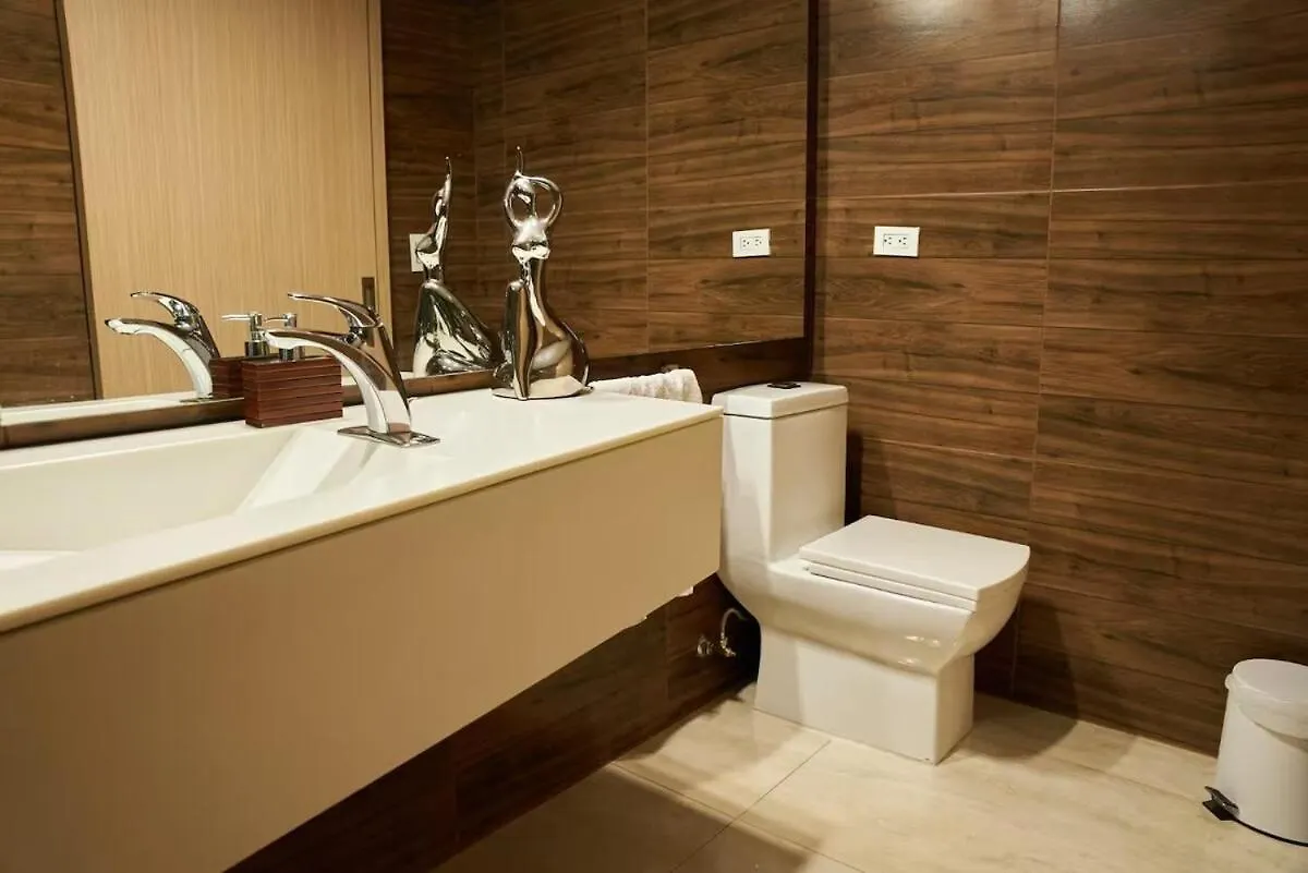 アパート メデジンAmazing Ph In Poblado 5Bd & Heated Pool!アパートメント