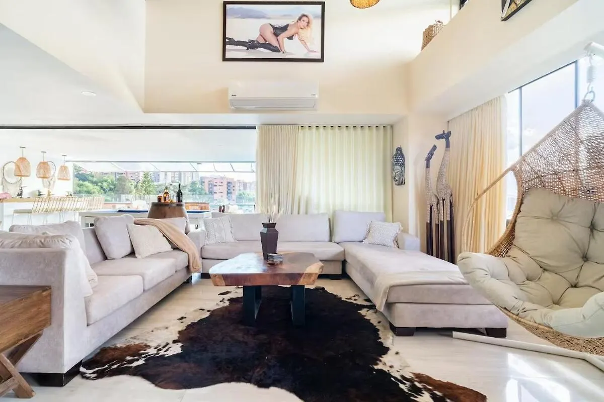 メデジンAmazing Ph In Poblado 5Bd & Heated Pool!アパートメント アパート