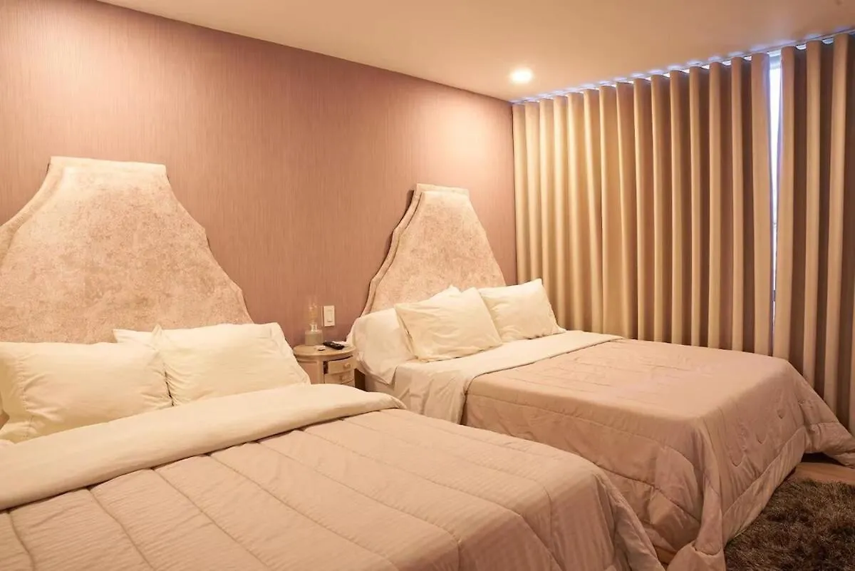 アパート メデジンAmazing Ph In Poblado 5Bd & Heated Pool!アパートメント コロンビア