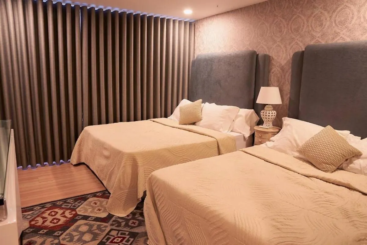 メデジンAmazing Ph In Poblado 5Bd & Heated Pool!アパートメント 0*, メデジン
