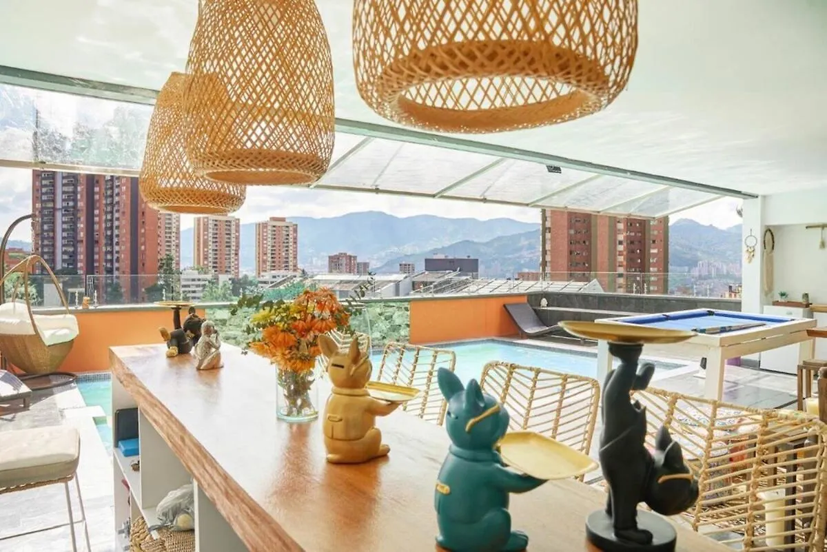 メデジンAmazing Ph In Poblado 5Bd & Heated Pool!アパートメント アパート