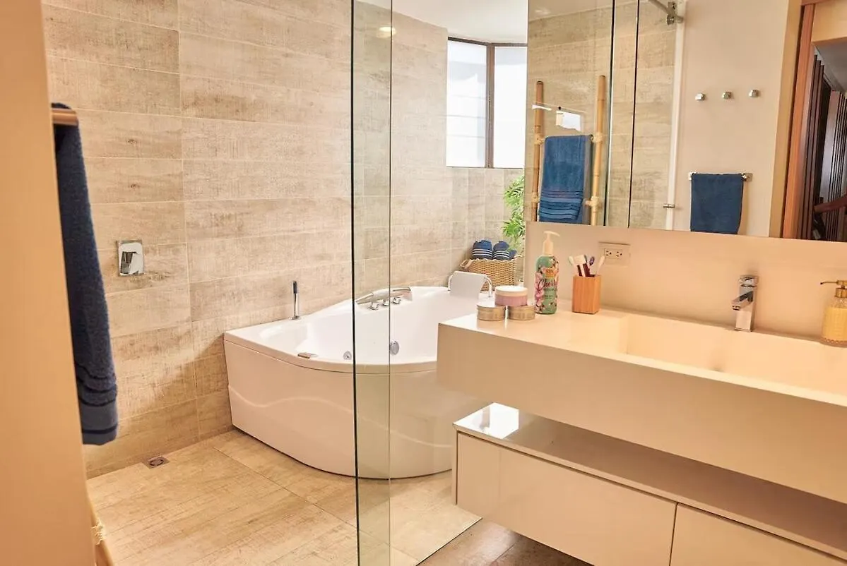 メデジンAmazing Ph In Poblado 5Bd & Heated Pool!アパートメント 0*, メデジン