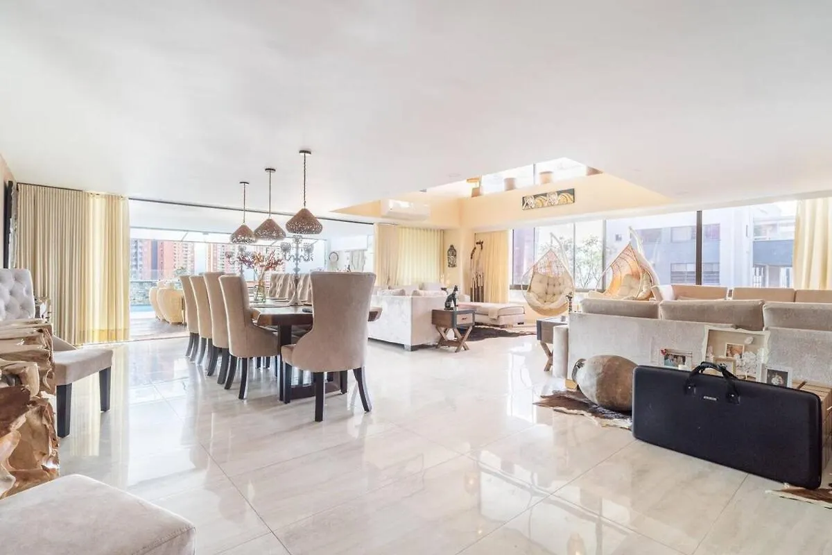 アパート メデジンAmazing Ph In Poblado 5Bd & Heated Pool!アパートメント