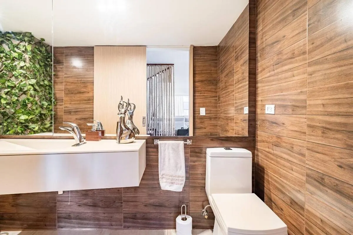 アパート メデジンAmazing Ph In Poblado 5Bd & Heated Pool!アパートメント