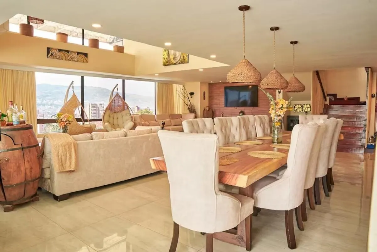メデジンAmazing Ph In Poblado 5Bd & Heated Pool!アパートメント コロンビア