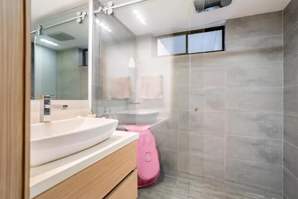 アパート メデジンAmazing Ph In Poblado 5Bd & Heated Pool!アパートメント