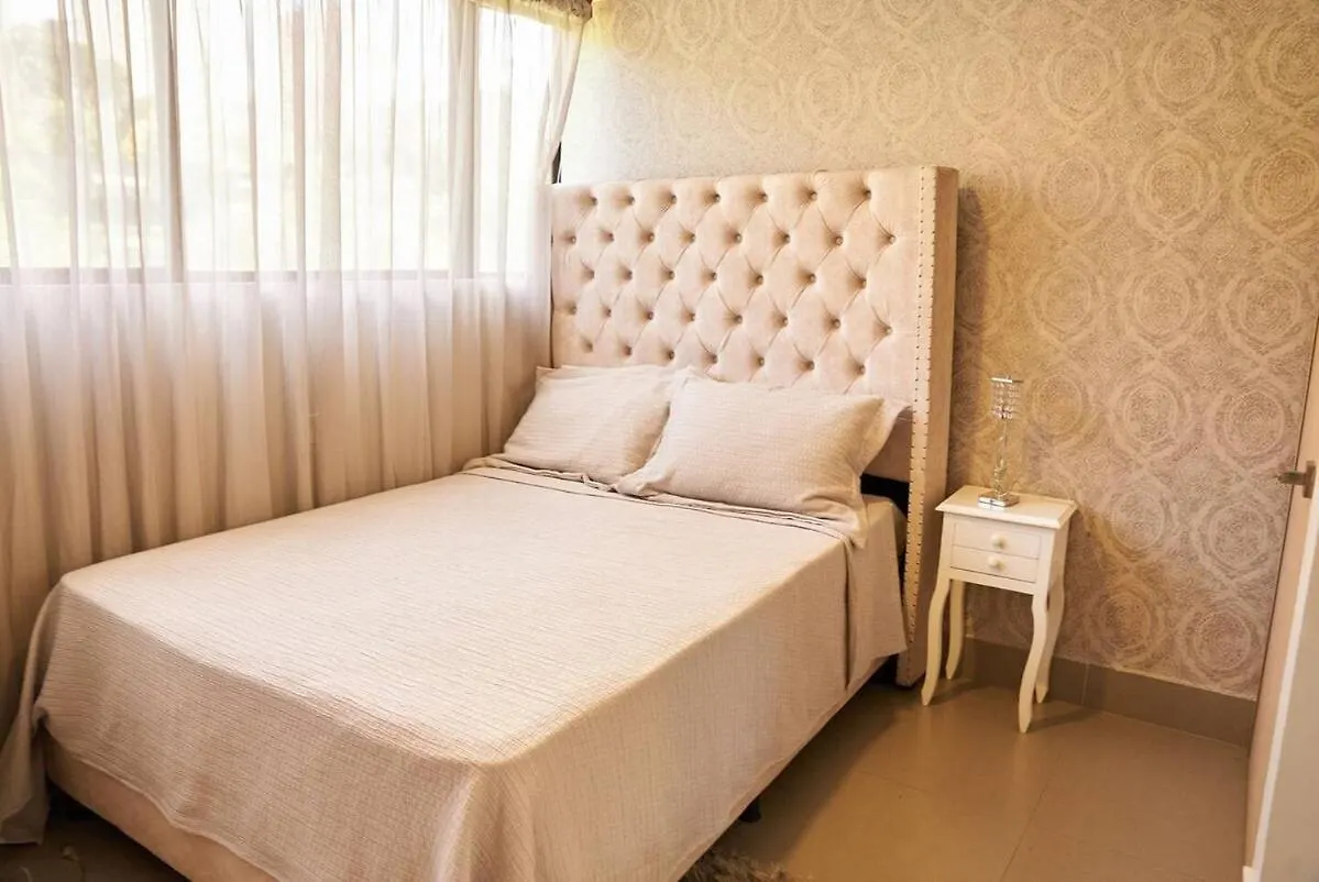 メデジンAmazing Ph In Poblado 5Bd & Heated Pool!アパートメント コロンビア