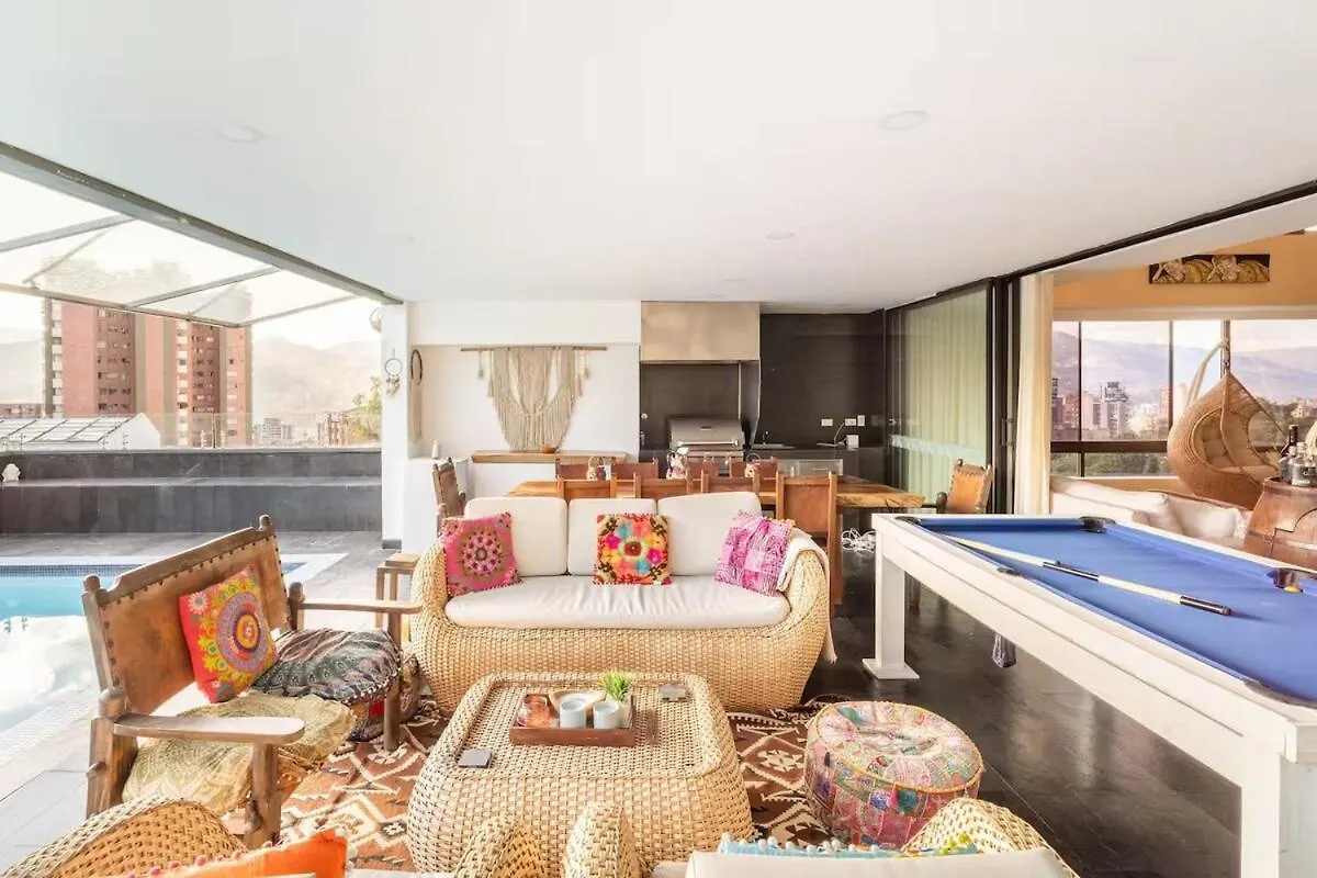 アパート メデジンAmazing Ph In Poblado 5Bd & Heated Pool!アパートメント コロンビア