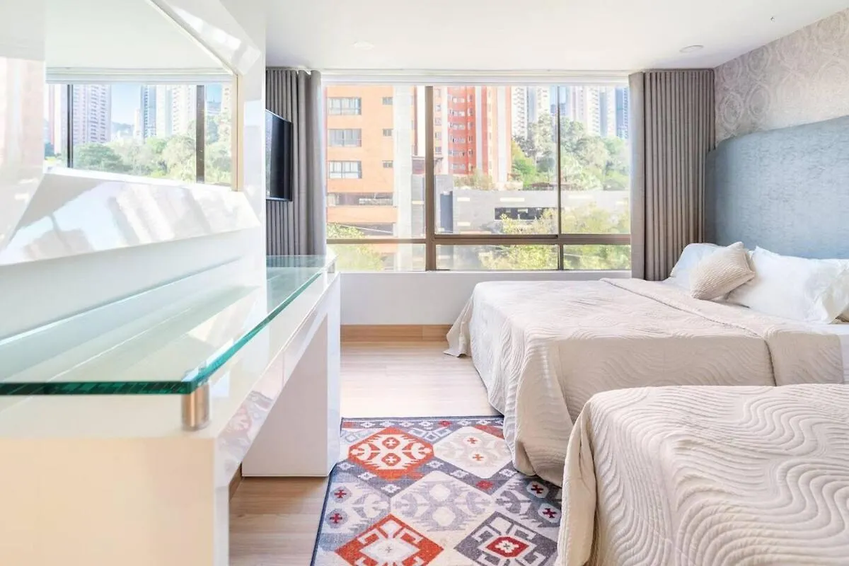 メデジンAmazing Ph In Poblado 5Bd & Heated Pool!アパートメント メデジン