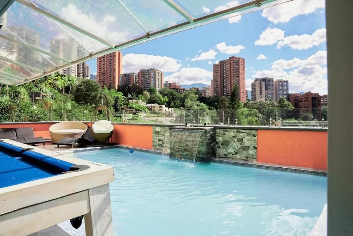 アパート メデジンAmazing Ph In Poblado 5Bd & Heated Pool!アパートメント コロンビア