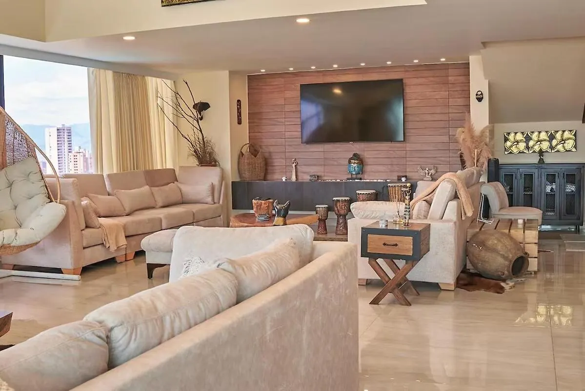 メデジンAmazing Ph In Poblado 5Bd & Heated Pool!アパートメント 0*, メデジン