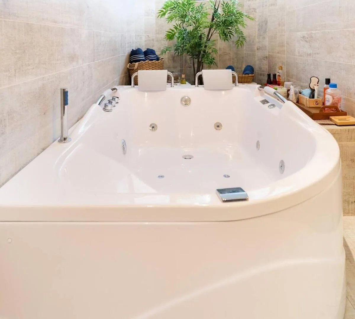 アパート メデジンAmazing Ph In Poblado 5Bd & Heated Pool!アパートメント コロンビア
