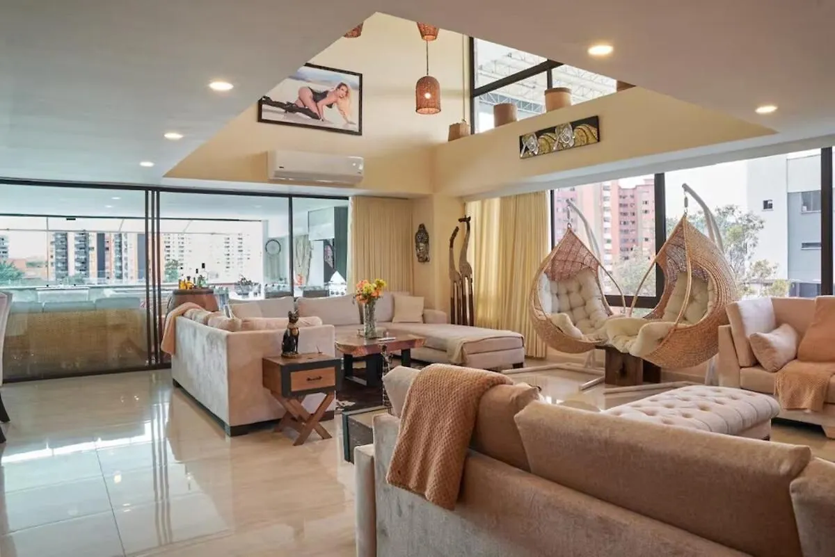 メデジンAmazing Ph In Poblado 5Bd & Heated Pool!アパートメント アパート